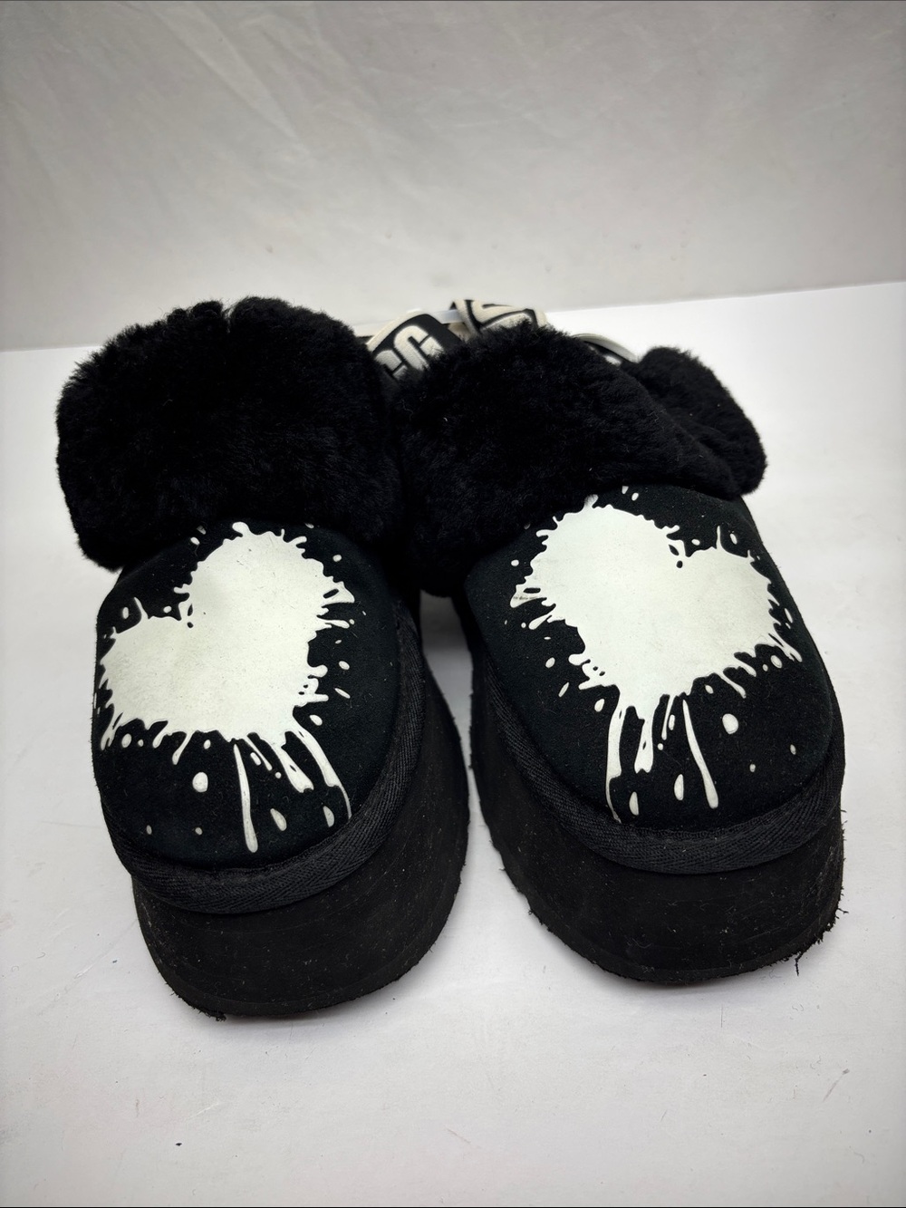 UGG Plush Slip-On Shoes with White Heart Splash, size 6, box 81 CG